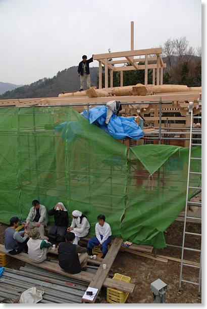 桜井棟梁と三清建築の大工職人